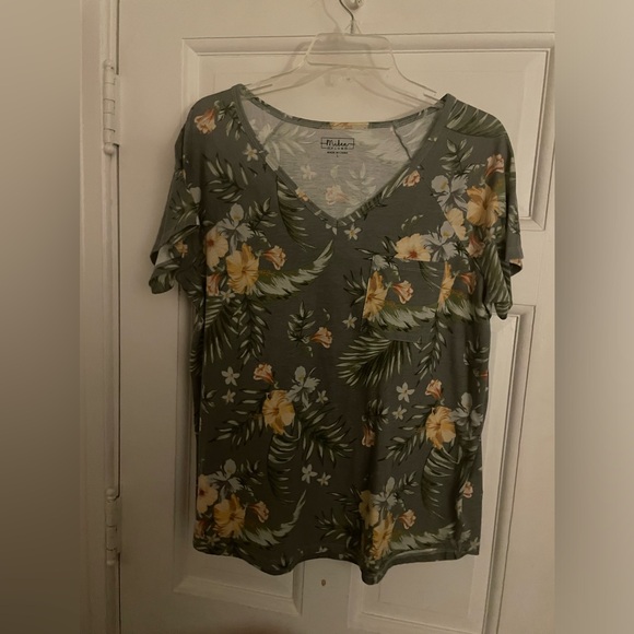 Nicole by Nicole Miller Tops - Nicole Miller tee large